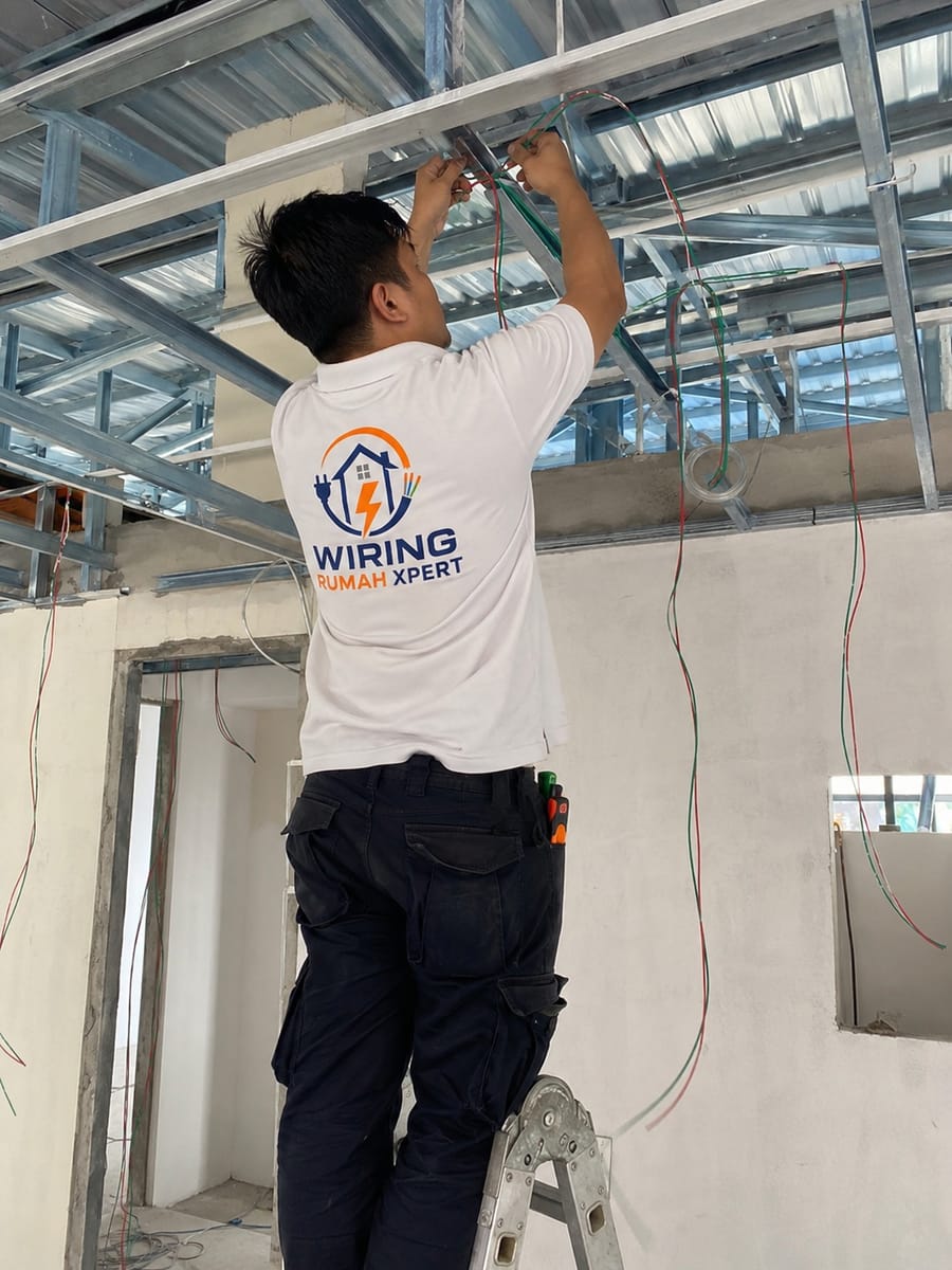 Pemasangan pembumian elektrik dengan earthing rod kuprum